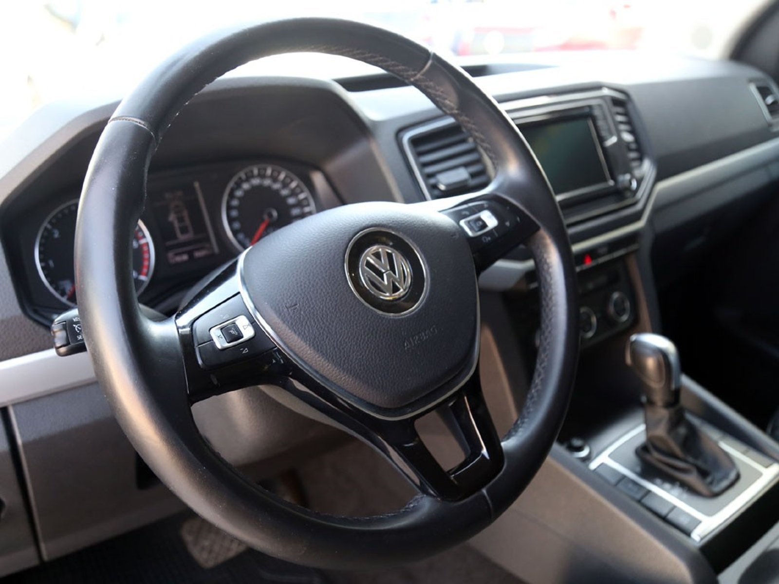 Volkswagen AMAROK 2.0 HIGHLINE DIESEL 4X4 DOB. CAB. AT 4P 2023 - Imagen 12 de 20