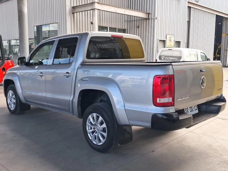 Volkswagen AMAROK COMFORTLINE 2.0 AT 4X4 2023 - Imagen 8 de 20
