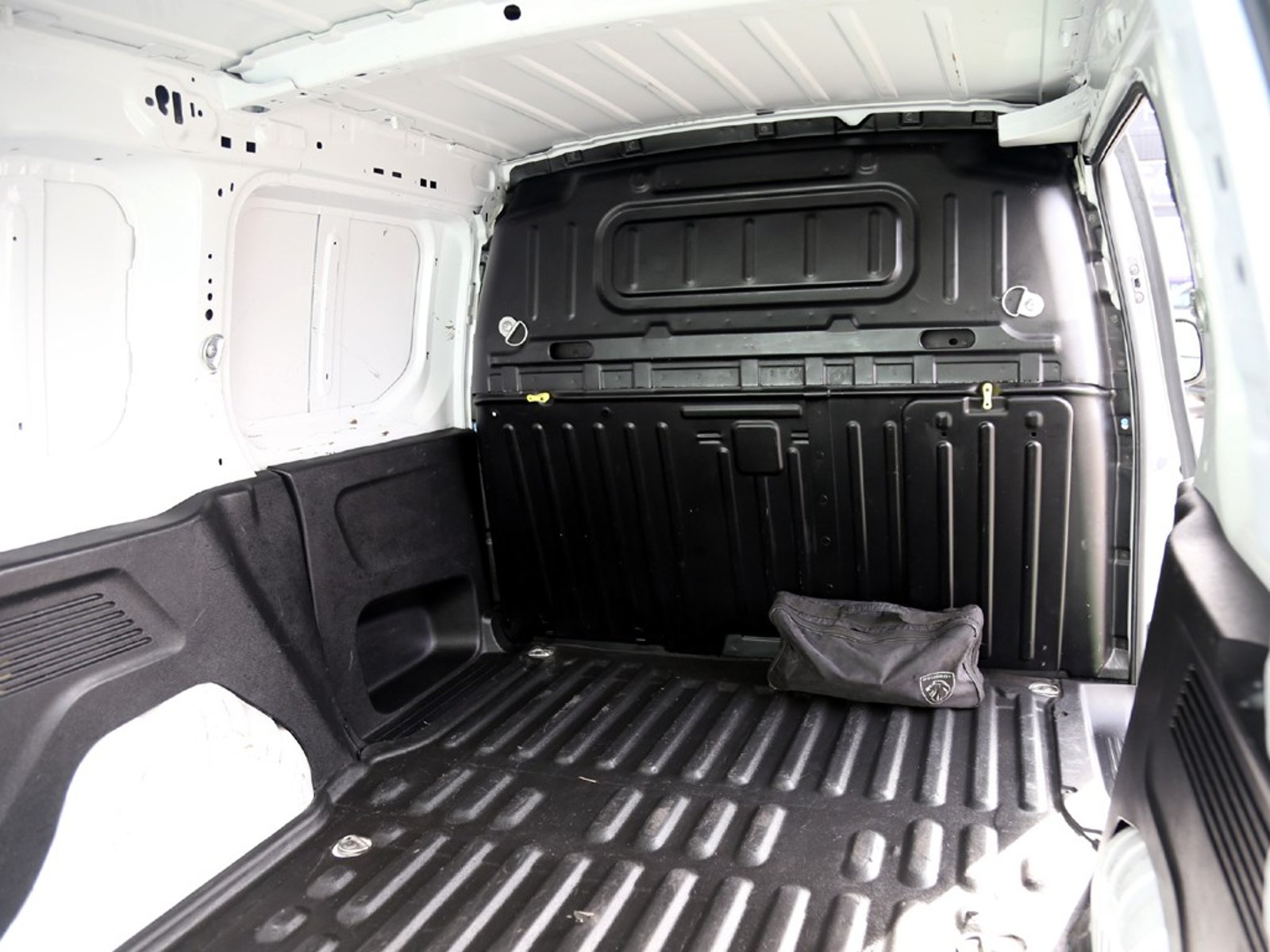 Peugeot PARTNER 1.5 L1 HDI MT 2023 - Imagen 9 de 20