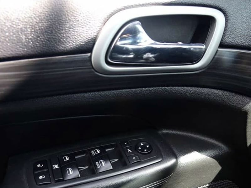 Jeep GRAND CHEROKEE 3.6 LAREDO 4X2 AT 5P 2020 - Imagen 11 de 20