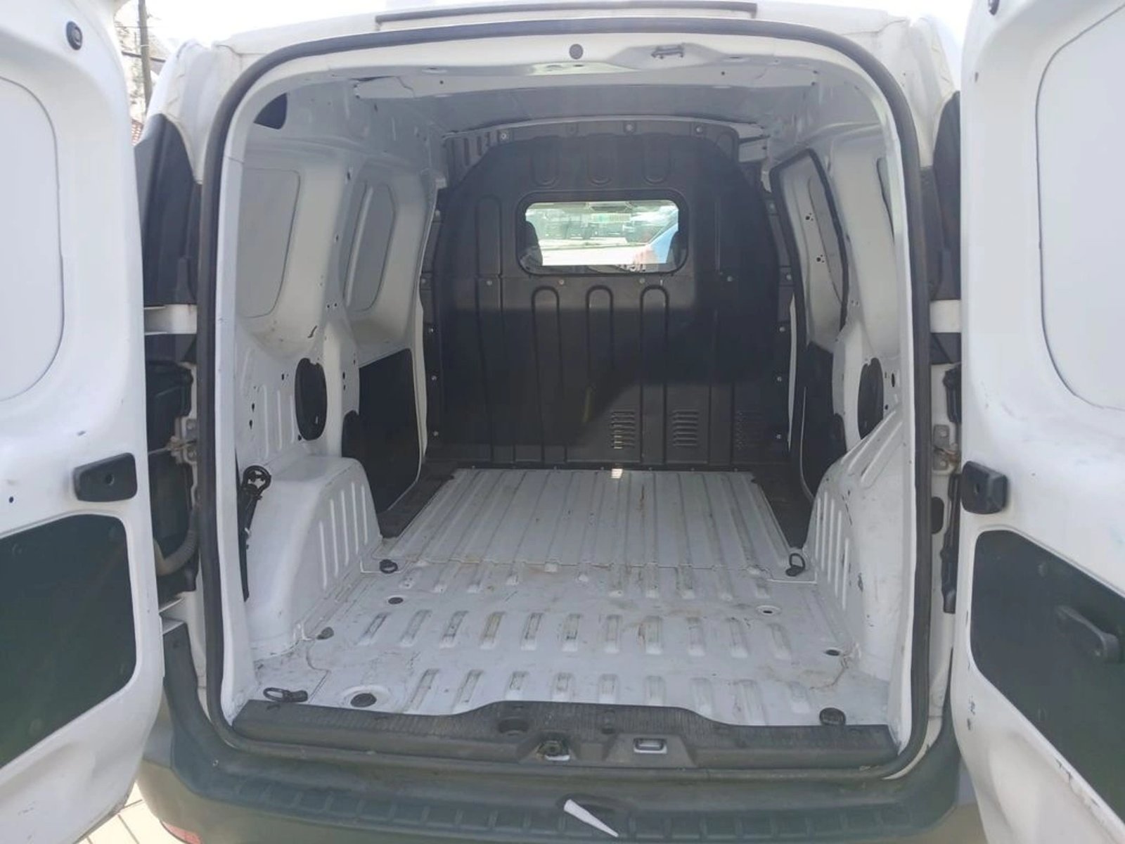 Renault EXPRESS EXPRESS 1.5 DIESEL MT 2022 - Imagen 14 de 15
