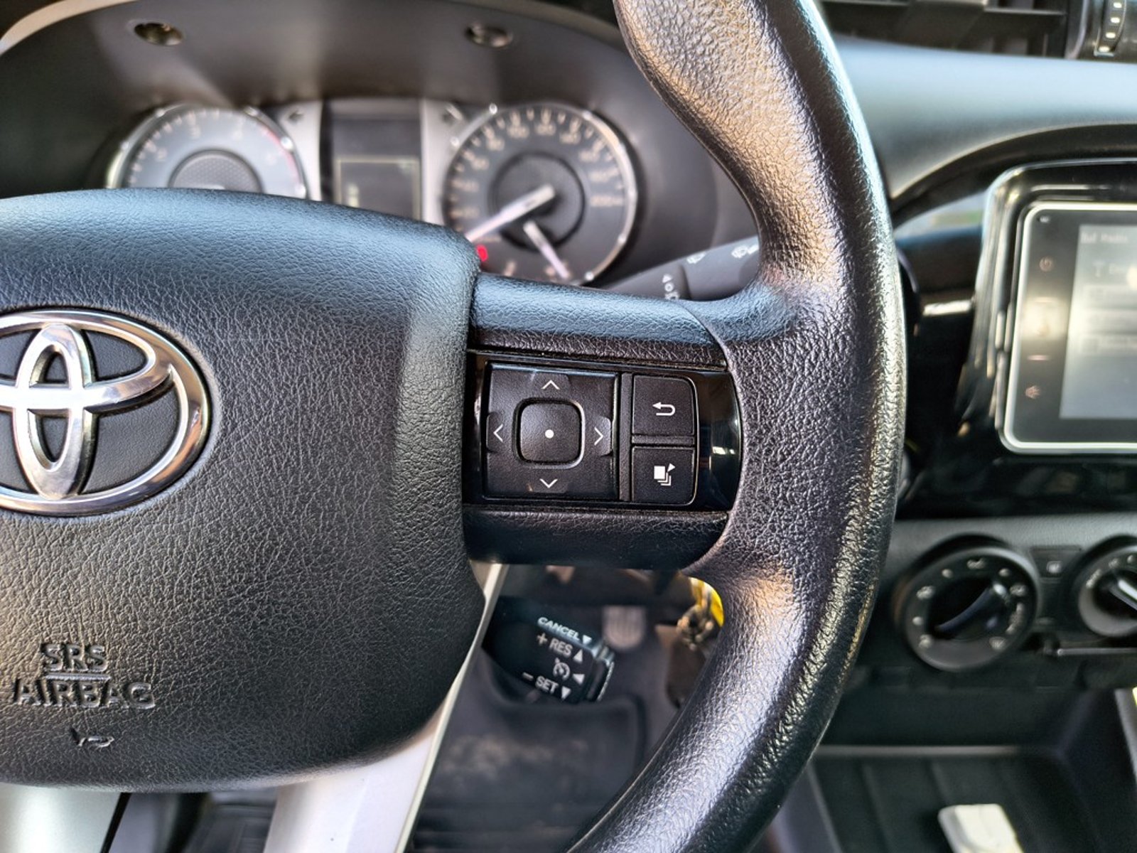 TOYOTA HILUX 2.4 DX Diesel 4x2 T/M 2022 - Imagen 13 de 19