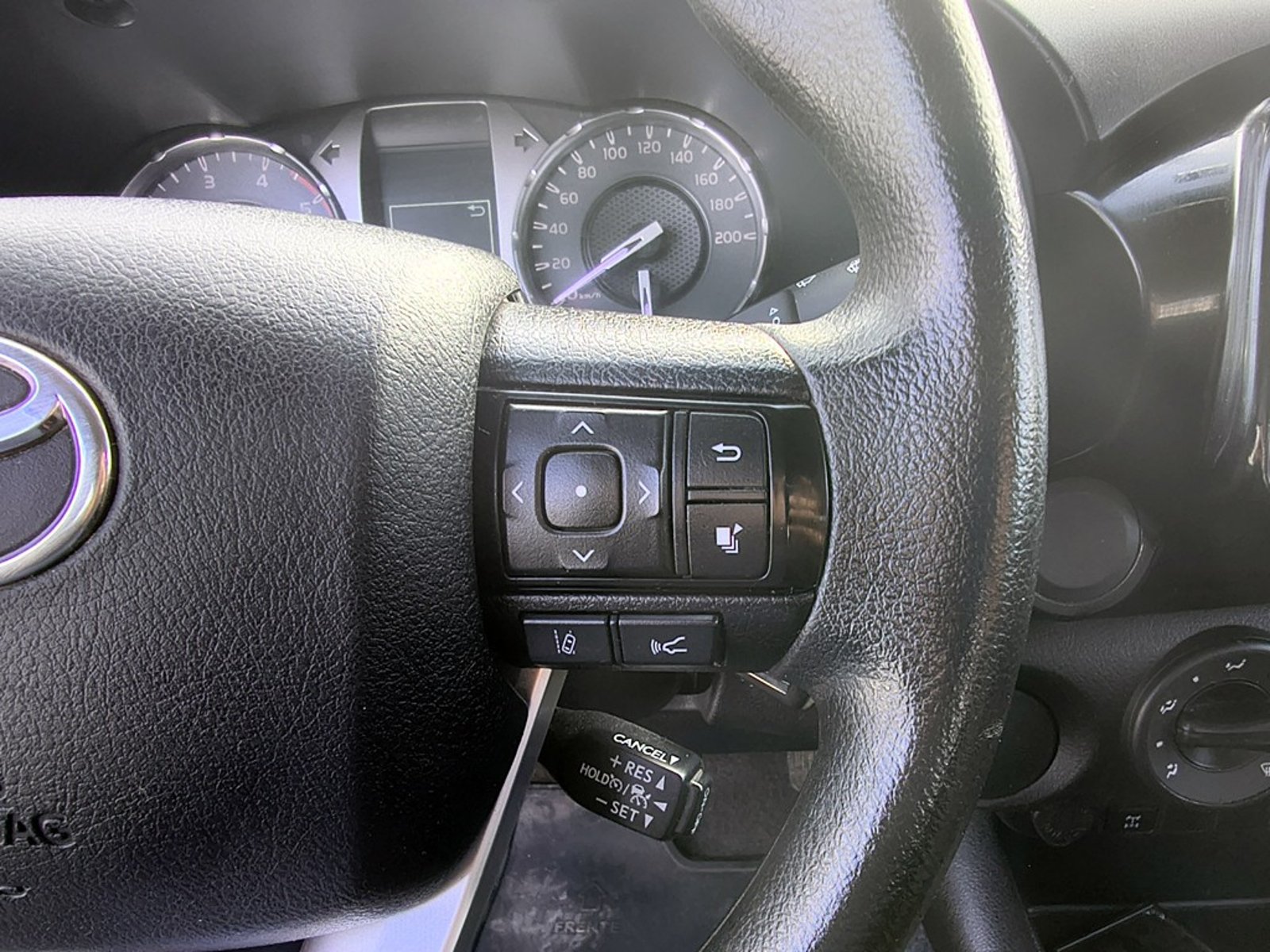 TOYOTA HILUX 2.4 DX 2022 - Imagen 14 de 20