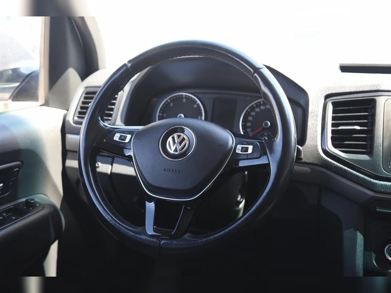 Volkswagen AMAROK 2.0 COMFORTLINE DIESEL 4MOTION 4X4 DOB. CAB. AT 4P 2023 - Imagen 16 de 20