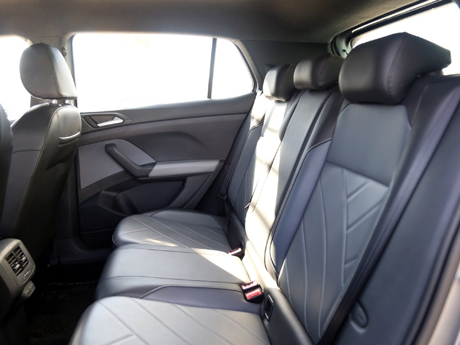 Volkswagen T-CROSS 1.0 AT TSI COMFORTLINE 2025 - Imagen 19 de 20