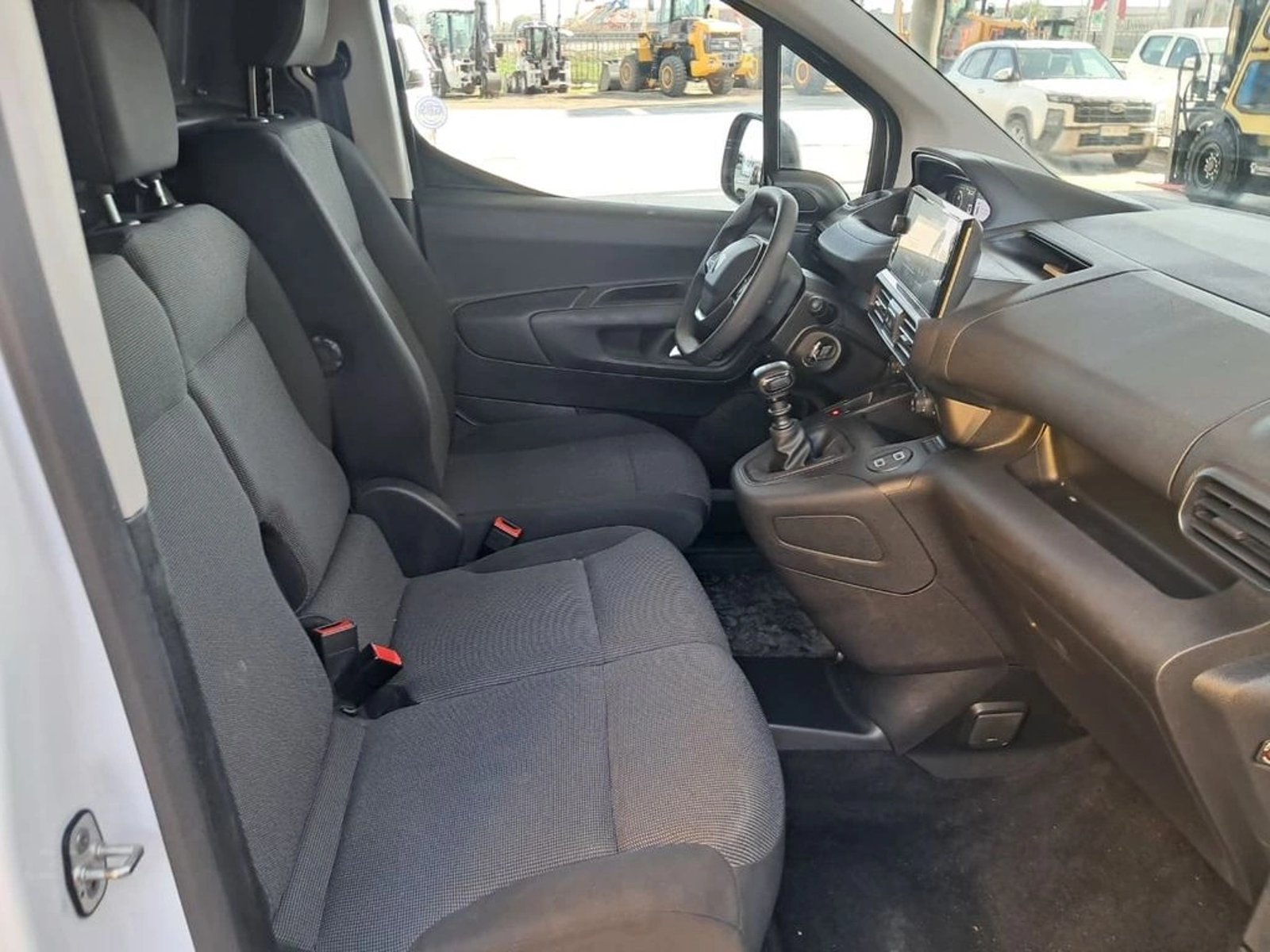Peugeot PARTNER 1.5 L1 4X2 MT 2025 - Imagen 16 de 20