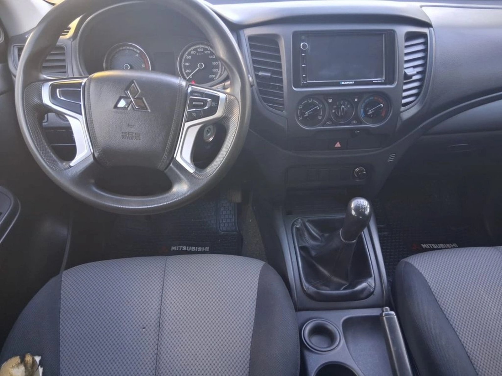 MITSUBISHI L200 KATANA CR 2.4 DC 4x2 2022 - Imagen 9 de 12