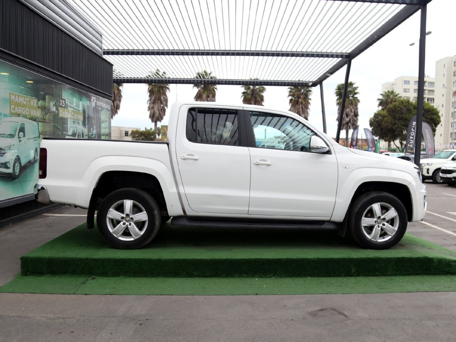 Volkswagen AMAROK HIGHLINE  2.0 AT 4X4 2023 - Foto 4 de 20