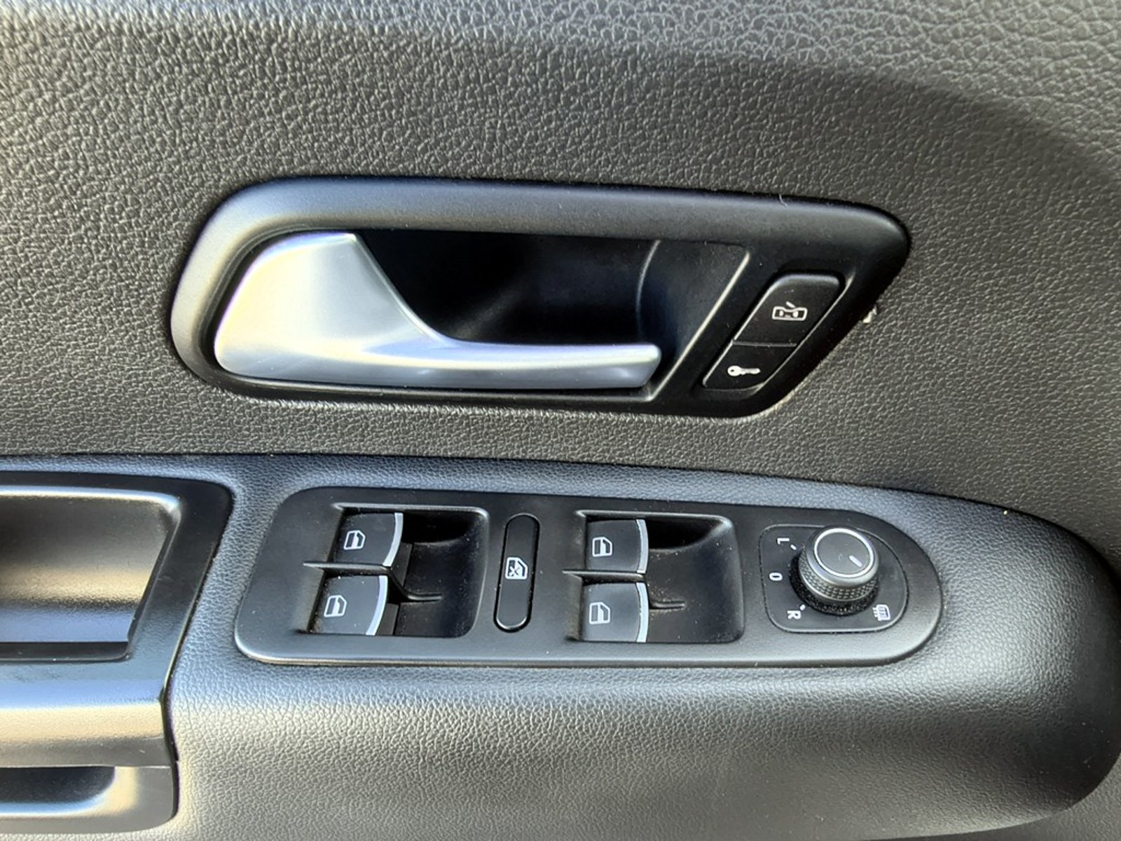 Volkswagen AMAROK 2.0 COMFORTLINE 4MOTION 2023 - Imagen 8 de 20