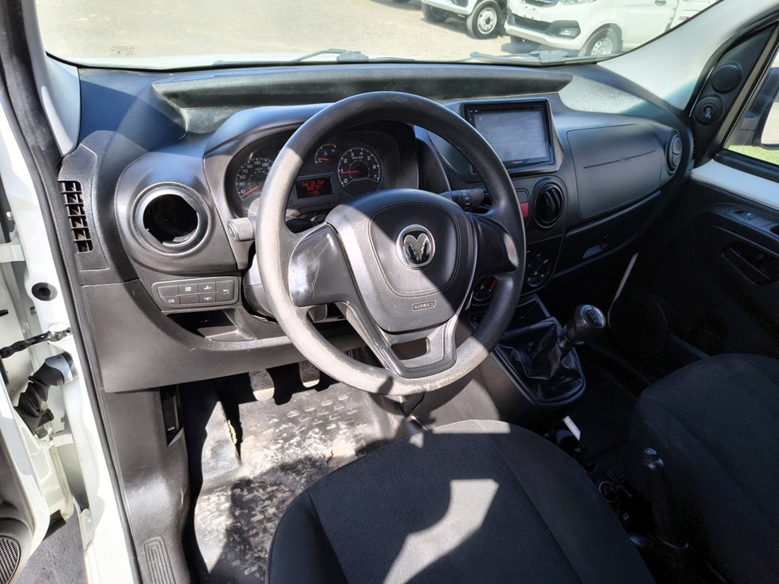 RAM V700 1.3 Gasolina 4x2 T/M 2022 - Imagen 10 de 13