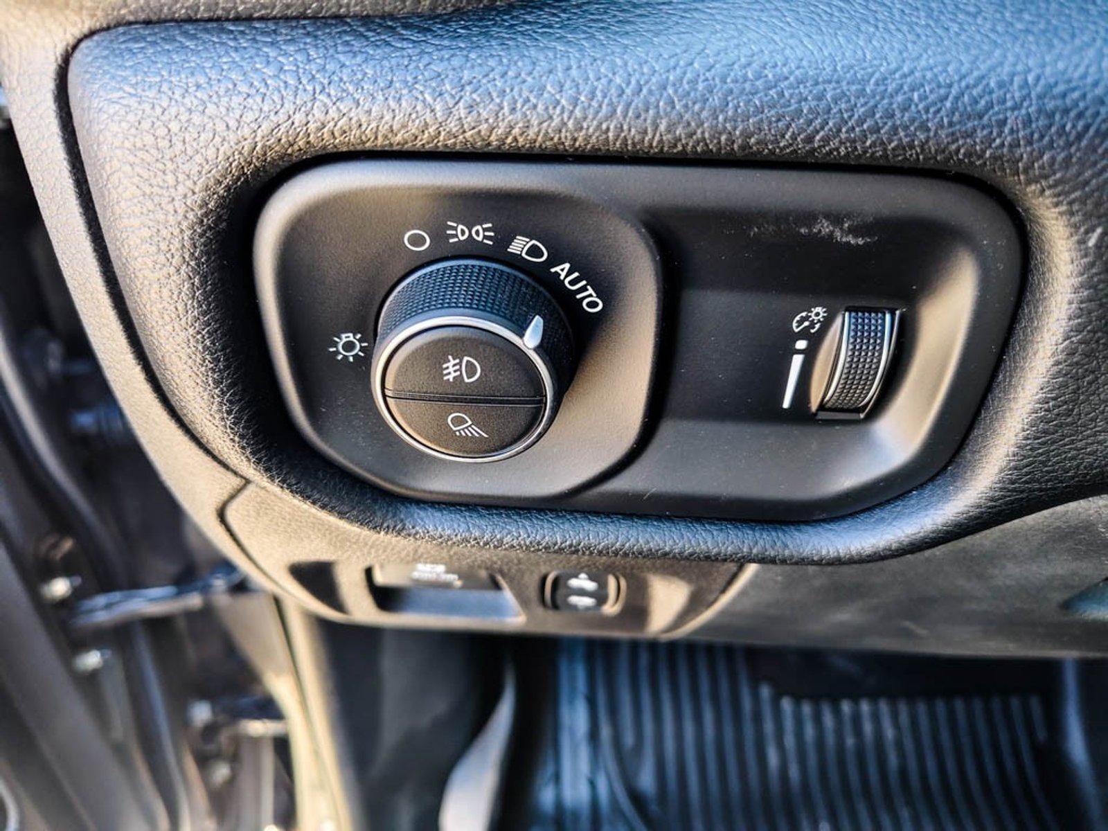 RAM 1500 LARAMIE CAB 4X4 5.7 AUT 2022 - Imagen 9 de 20