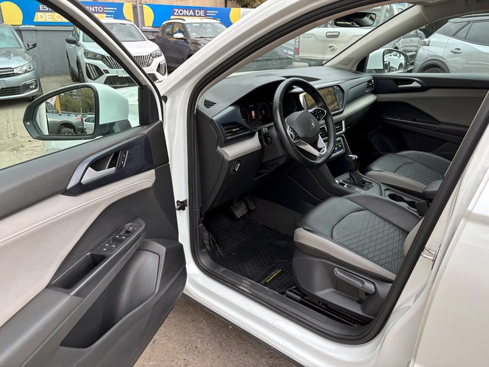 Volkswagen TAOS 1.4 TSI COMFORTLINE AT 2025 - Imagen 13 de 20