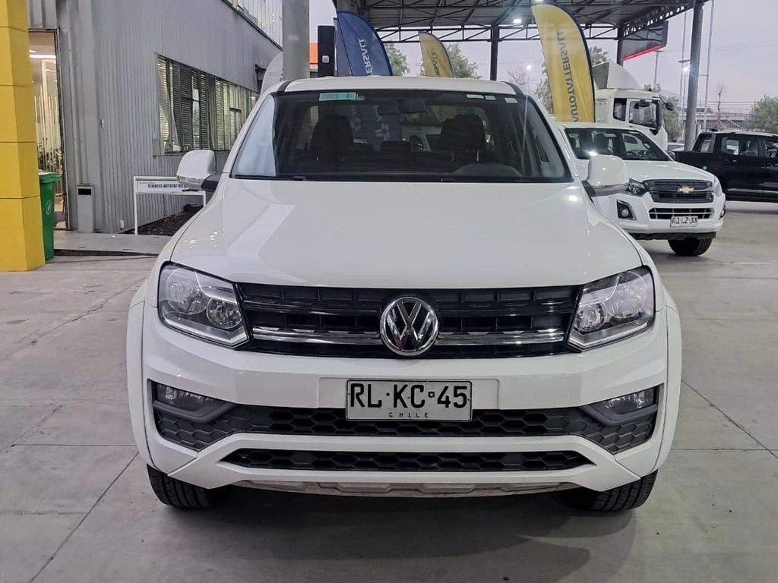 Volkswagen AMAROK 2.0 COMFORTLINE 4X4 AT 2022 - Foto 2 de 20