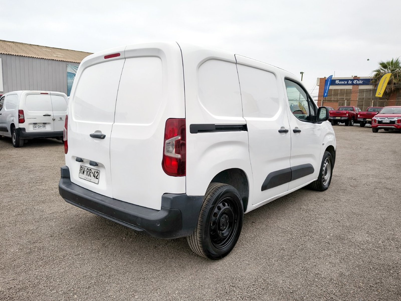 Peugeot PARTNER L1 1.6 Diesel 4x2 T/M 2022 - Imagen 7 de 17
