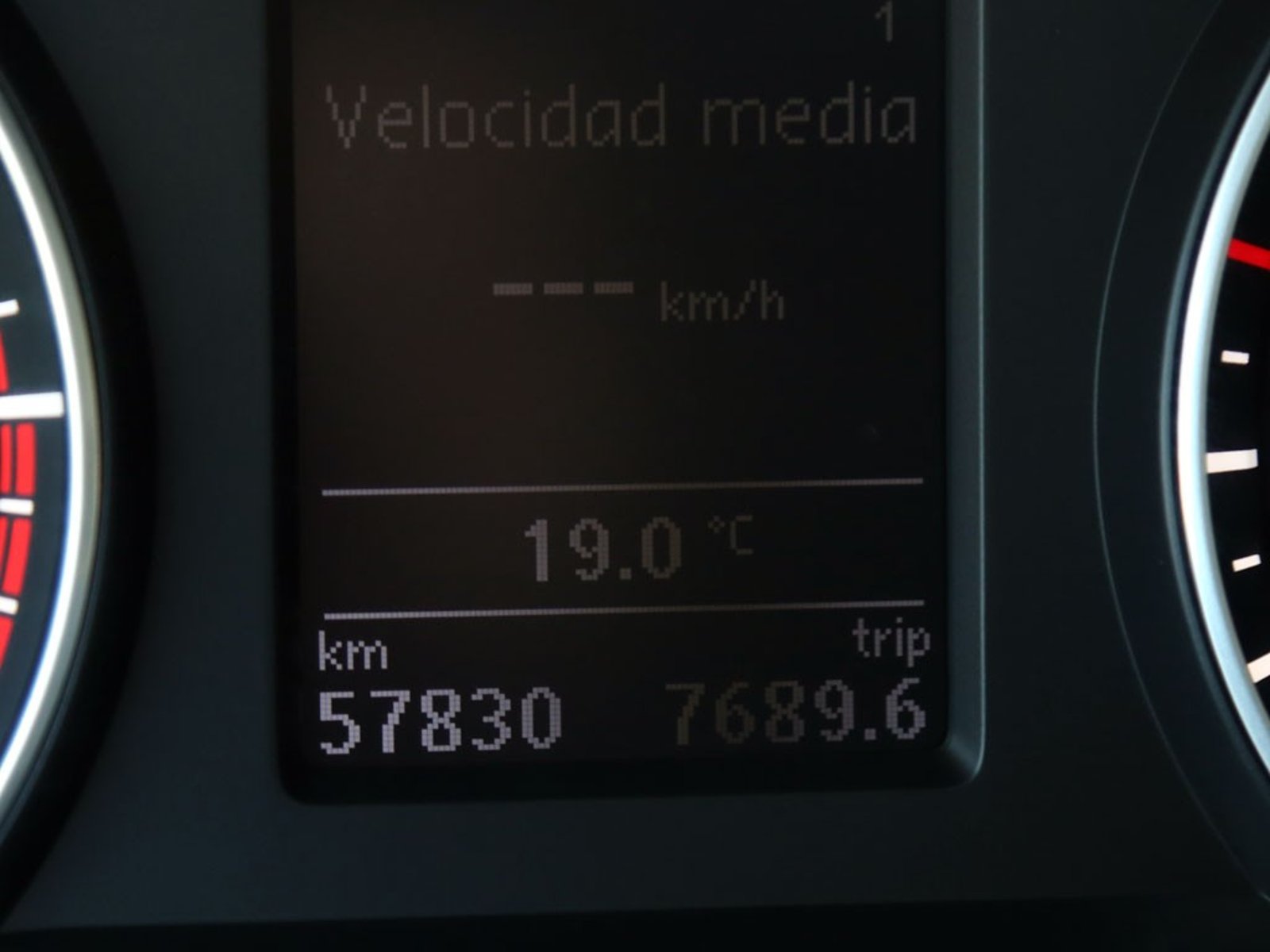 Volkswagen AMAROK 2.0 HIGHLINE DIESEL 4X4 DOB. CAB. AT 4P 2023 - Imagen 10 de 20