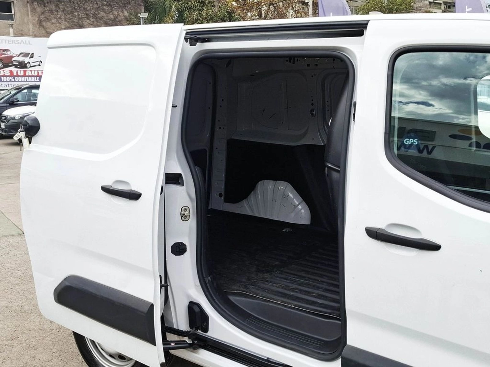 PEUGEOT PARTNER L1 1.5 HDI 2024 - Imagen 8 de 17
