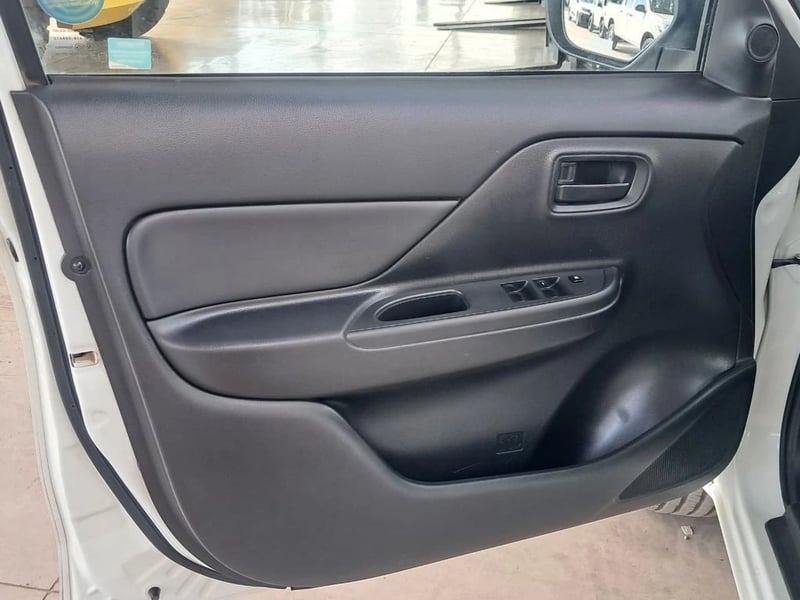 Mitsubishi L200 KATANA 2.4 CR MT 4X2 2021 - Imagen 14 de 20