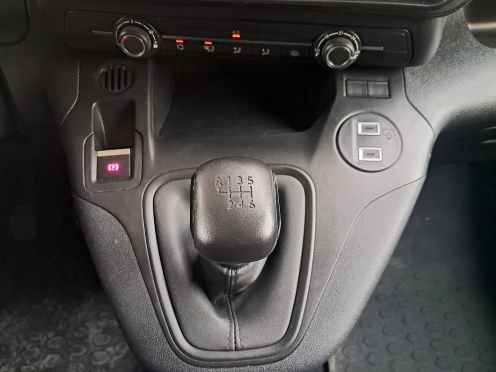 Peugeot PARTNER L1 1.5 HDI 4X2 MT 2025 - Imagen 19 de 20