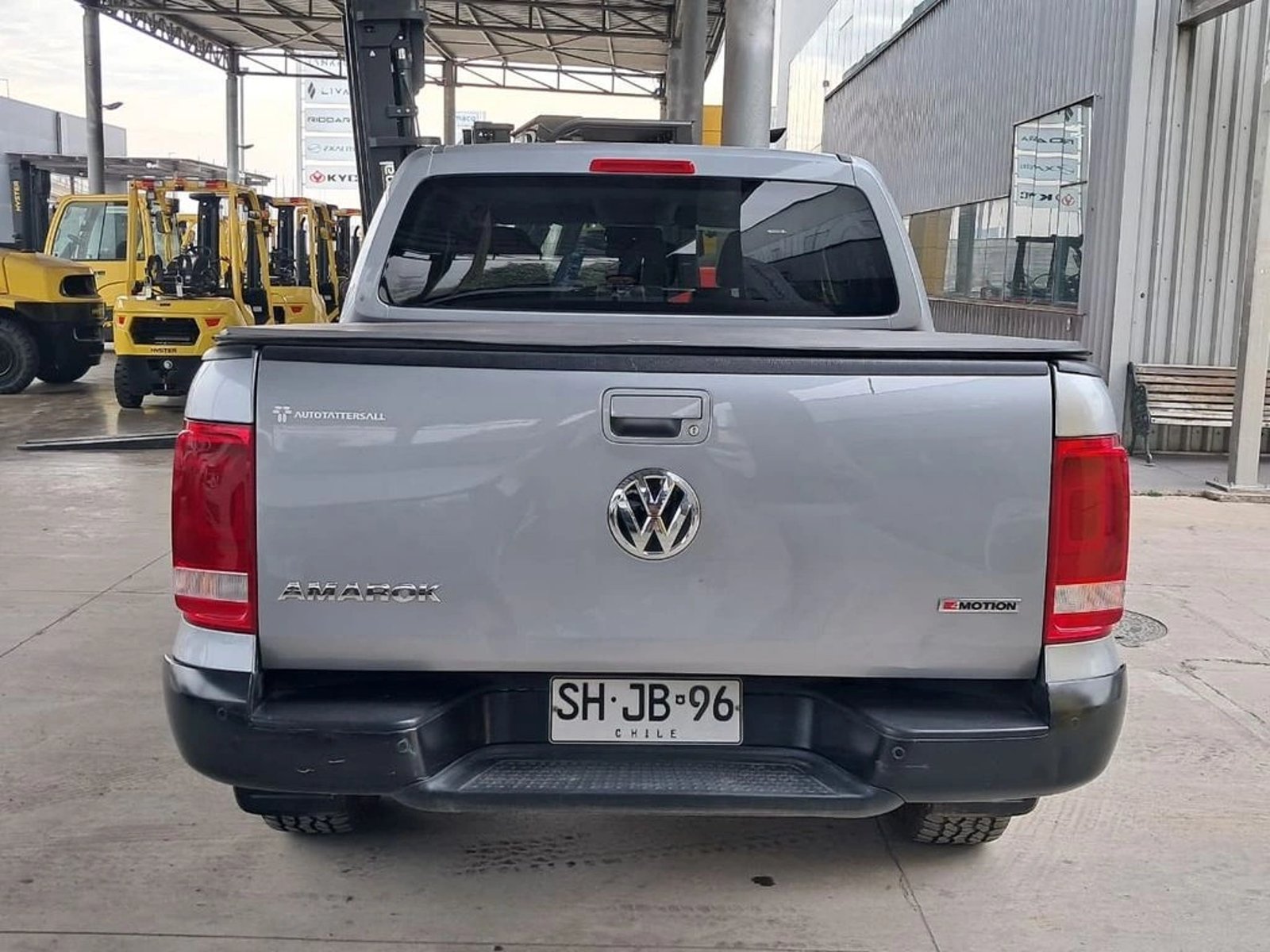 Volkswagen AMAROK COMFORTLINE 4X4 DC AT 2023 - Imagen 7 de 20