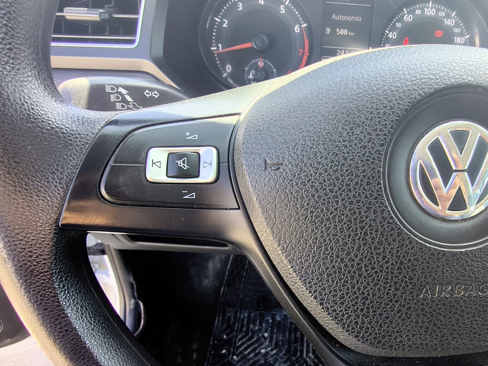 VOLKSWAGEN SAVEIRO 1.6 Gasolina 4x2 T/M 2022 - Imagen 11 de 18