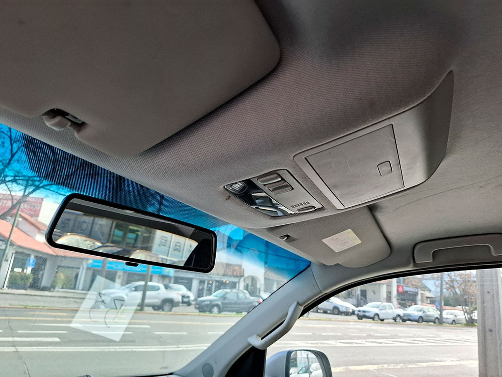 Volkswagen AMAROK 2.0 Confortline 4X2 MT 2023 - Imagen 17 de 20