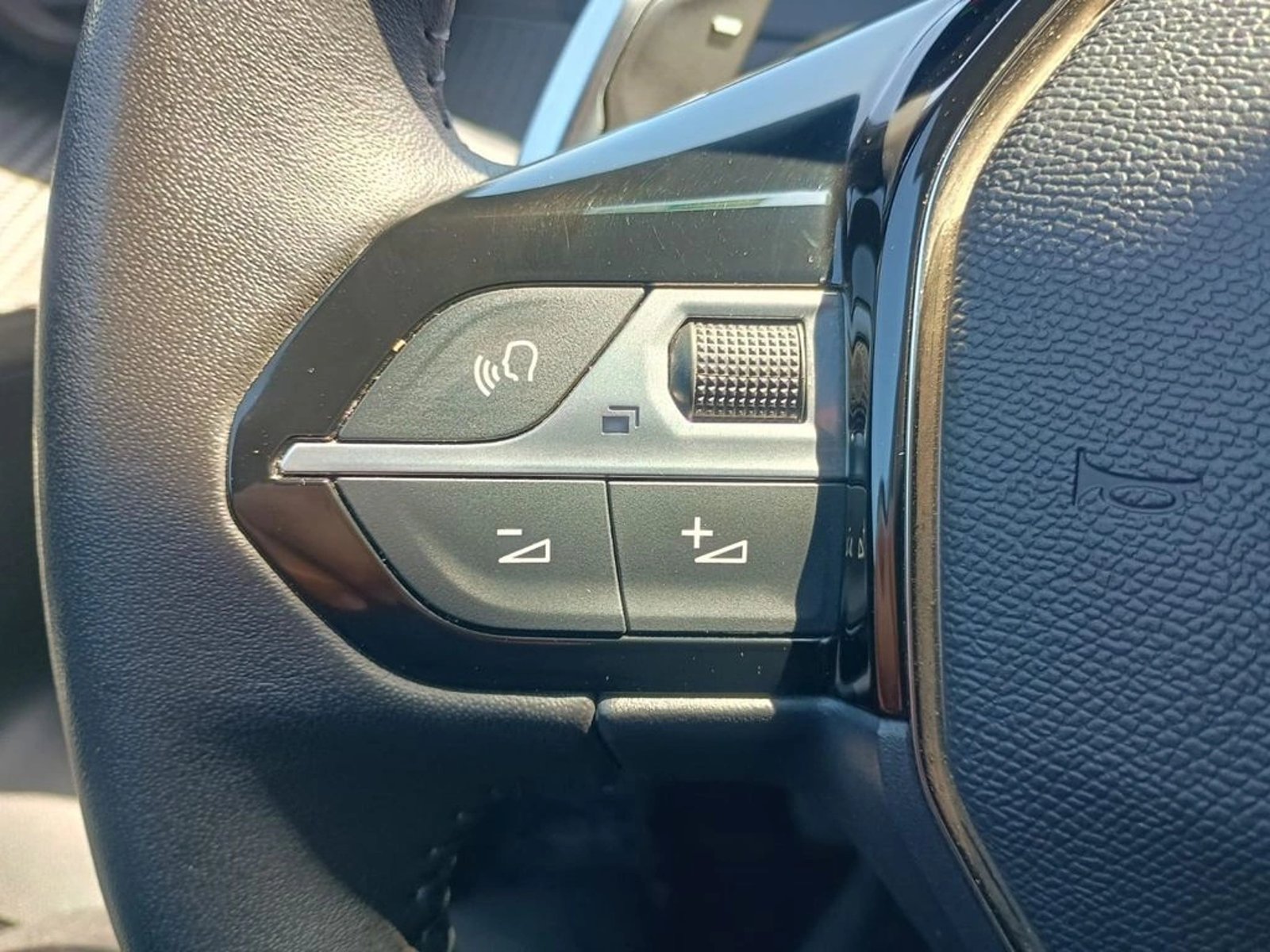 PEUGEOT 2008 ALLURE 1.5 DIESEL AT 2025 - Imagen 13 de 16