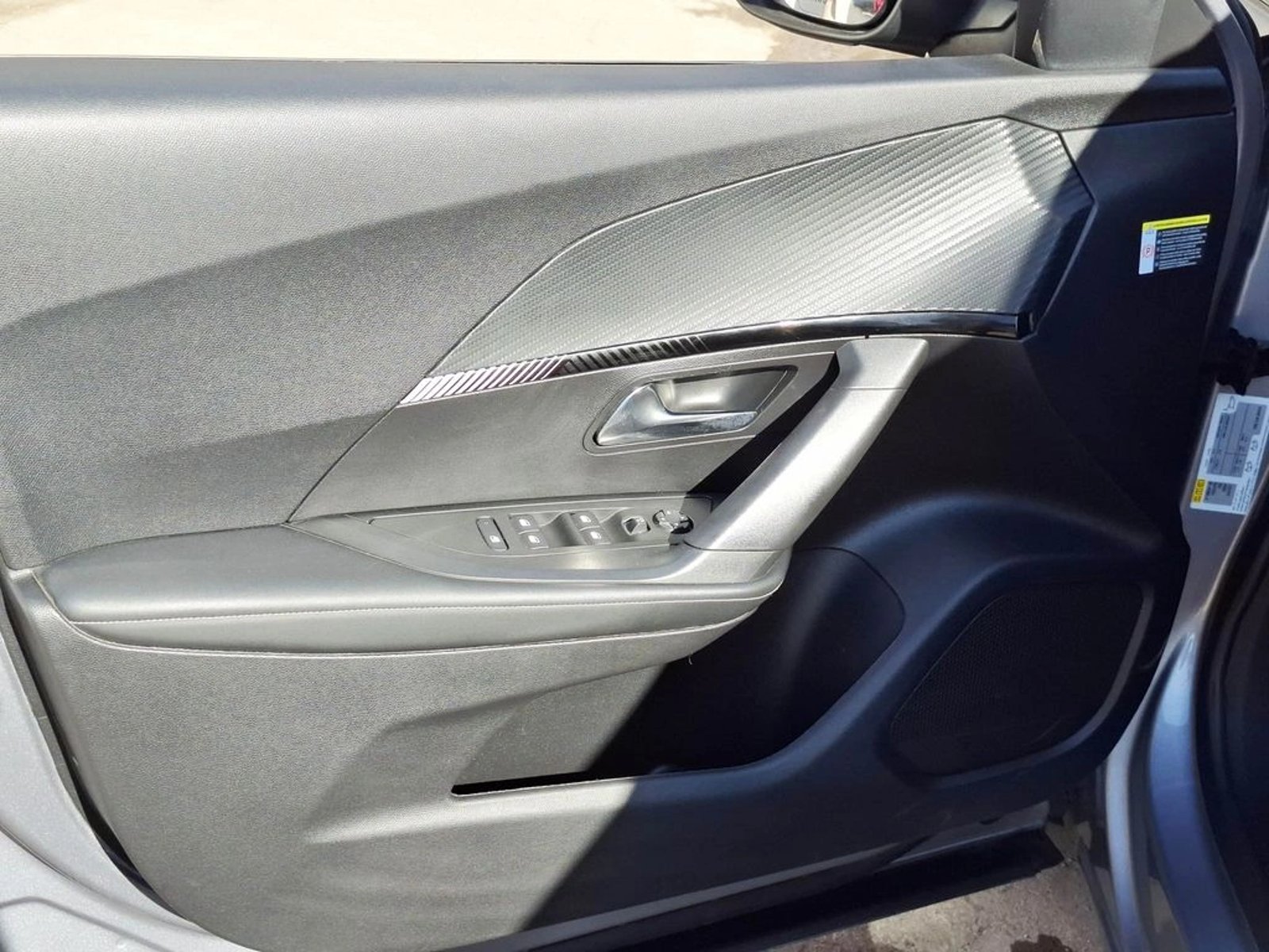 PEUGEOT 2008 1.5 2025 - Imagen 11 de 20