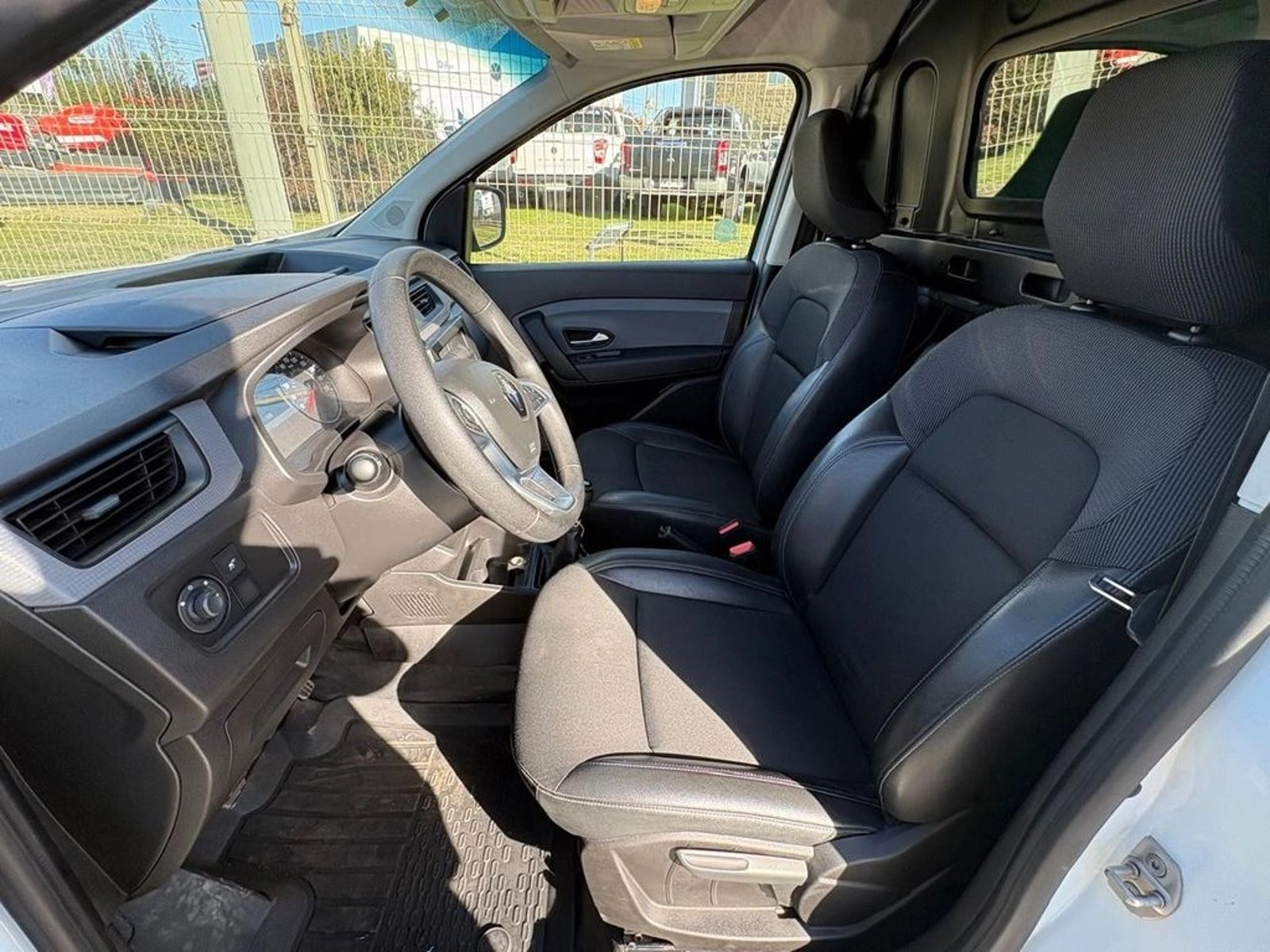 RENAULT EXPRESS 1.5 ZEN MT DIESEL 2023 - Imagen 11 de 12