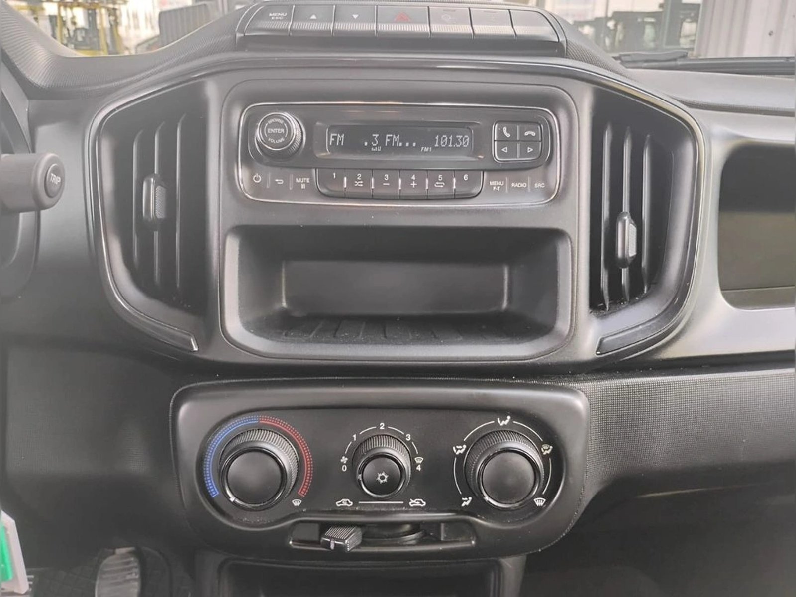RAM 700 SLT CS GASOLINA 1.4 2022 - Imagen 15 de 18