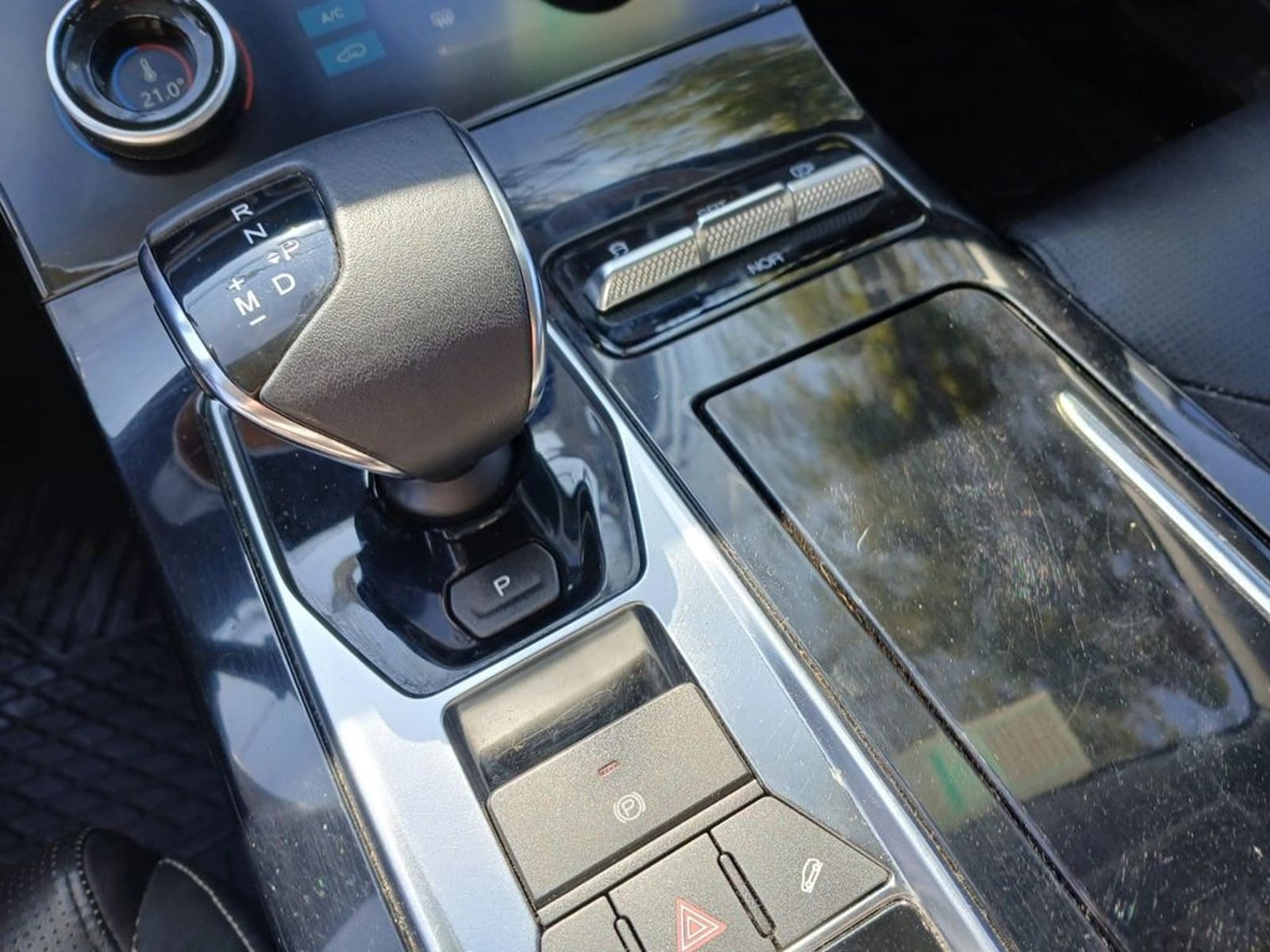 JETOUR X70 PLUS X70 PLUS 1.6 T 2024 - Imagen 18 de 19