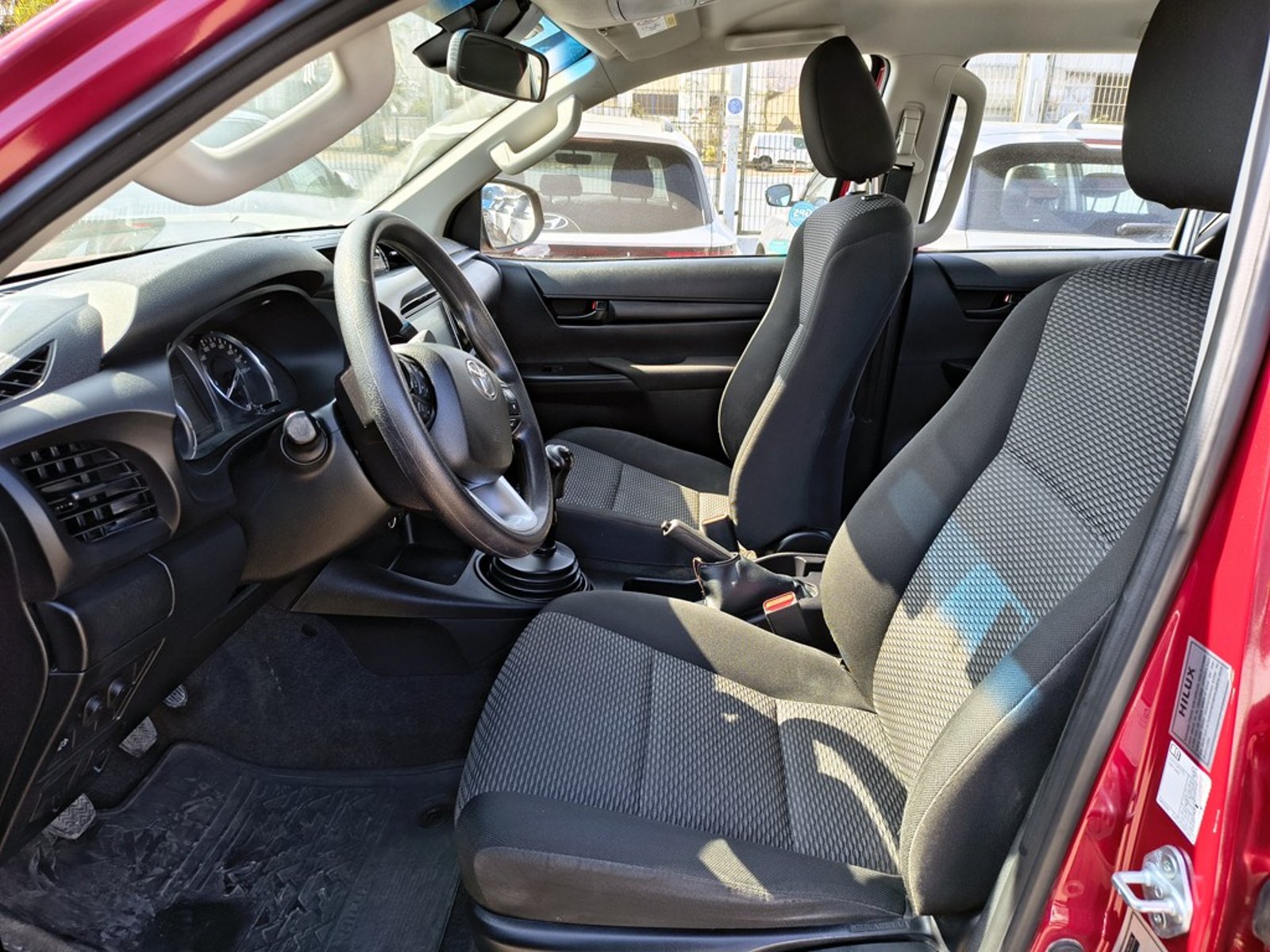 TOYOTA HILUX 2.4 DX DIESEL 4x2 2022 - Imagen 11 de 20