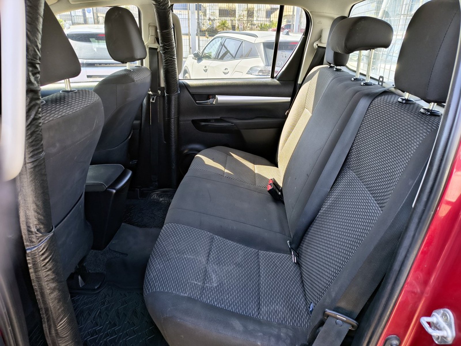 TOYOTA HILUX 2.8 SR Diesel 4X4 T/M 2022 - Imagen 13 de 18