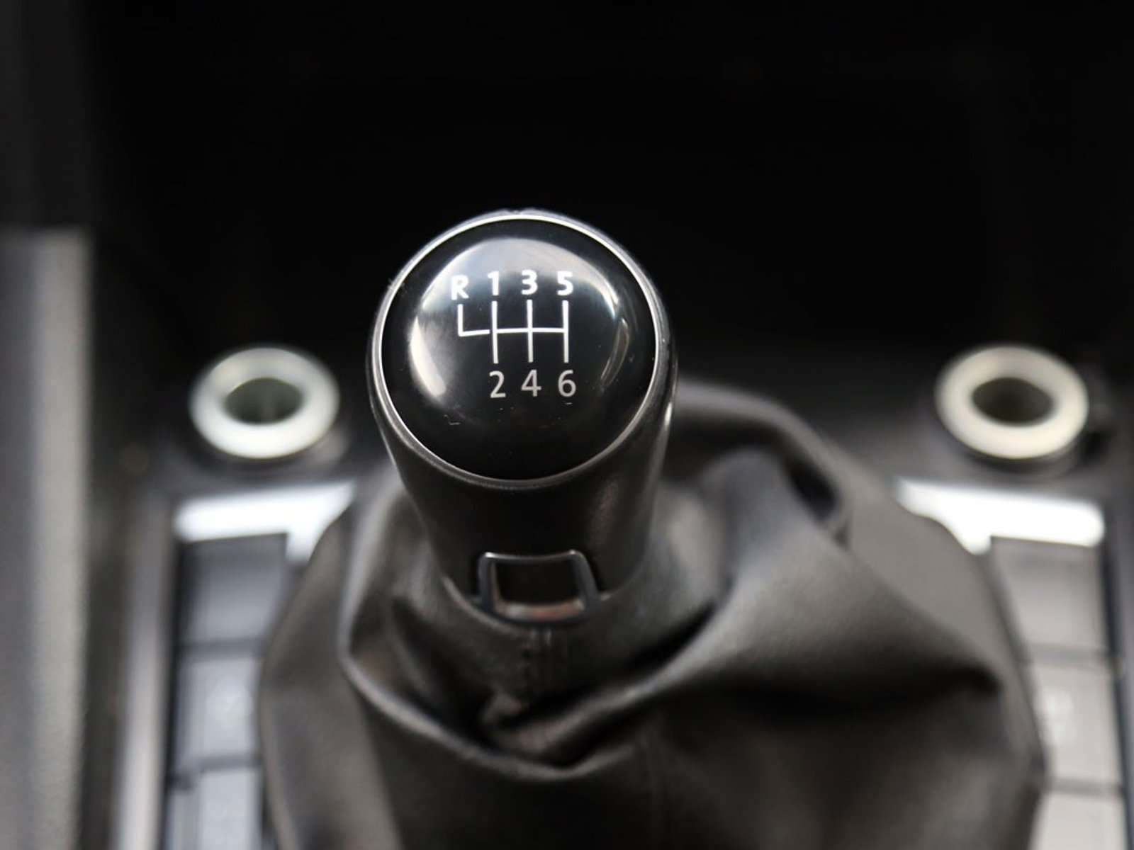 Volkswagen AMAROK DCAB TDI 4X4 TRENDLINE 2.0 2023 - Imagen 16 de 20