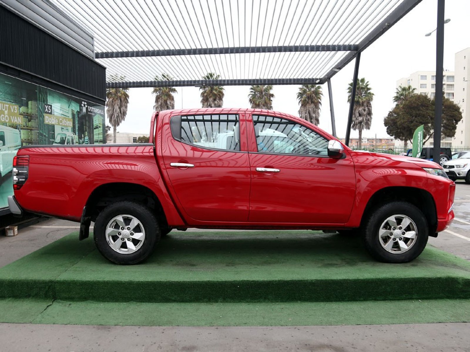 Mitsubishi L200 2.4 TD WORK CR WF MT 4X2 DIESEL 2022 - Foto 4 de 19