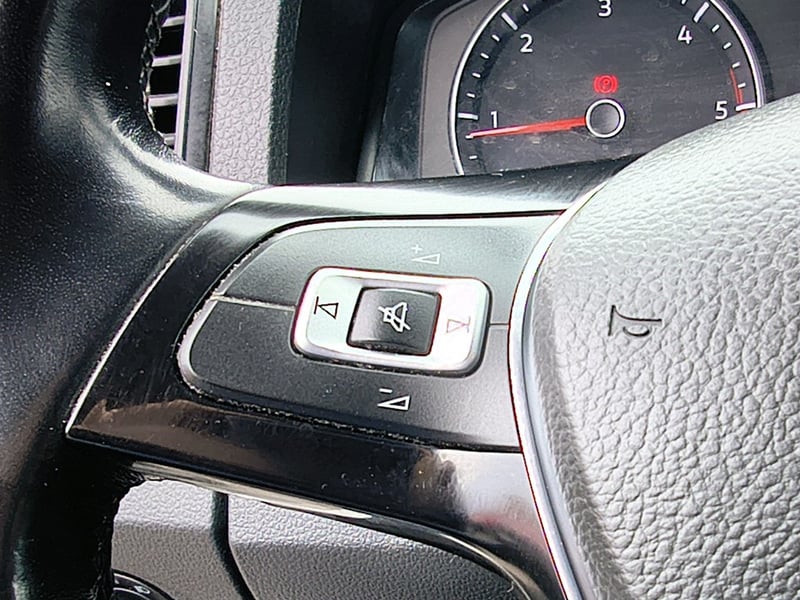 Volkswagen AMAROK 2.0 Diesel 4x2 T/M 2023 - Imagen 13 de 20
