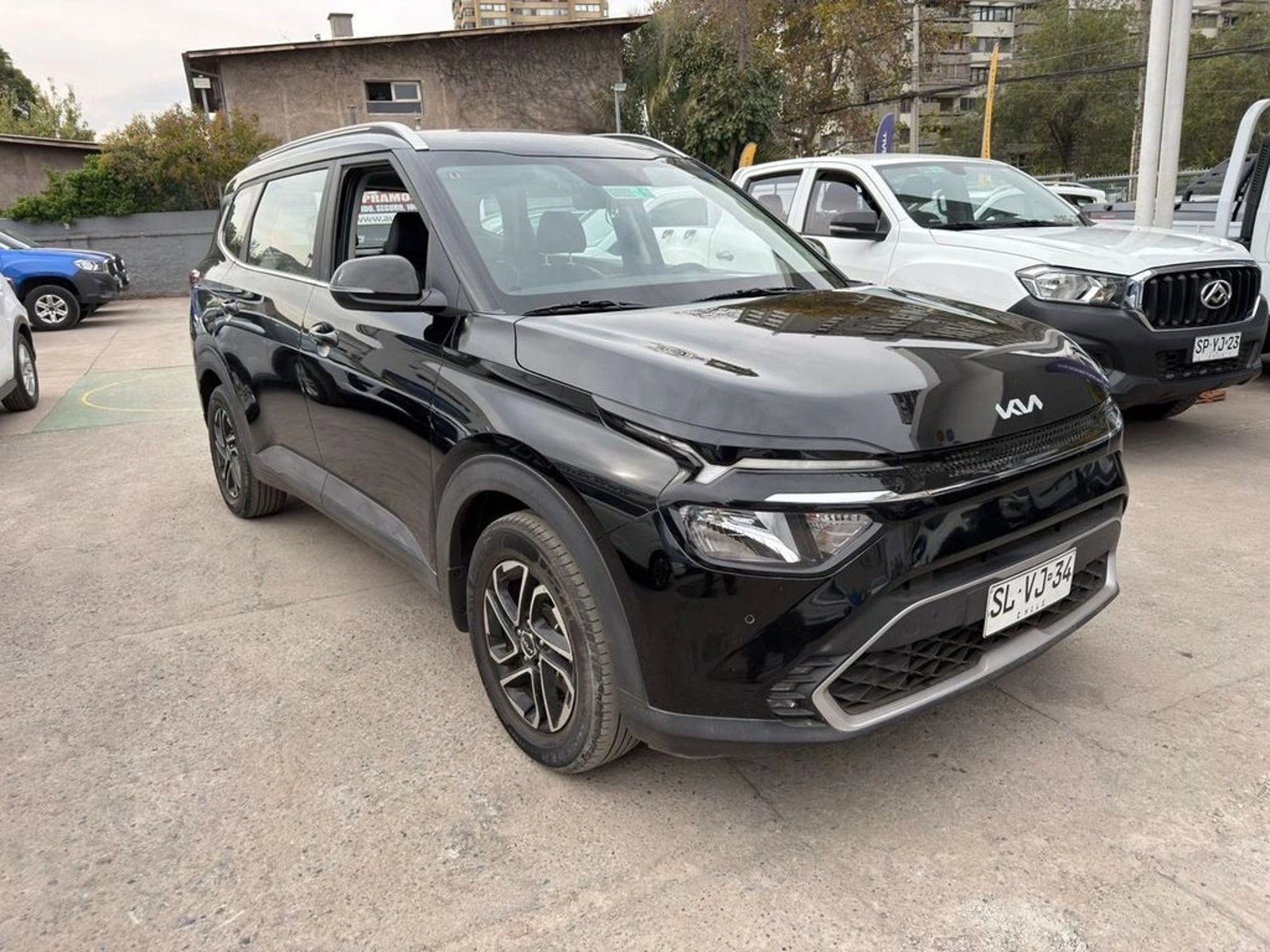 KIA CARENS EX 1.4 AT 7 PASAJEROS 2023 - Imagen 3 de 12
