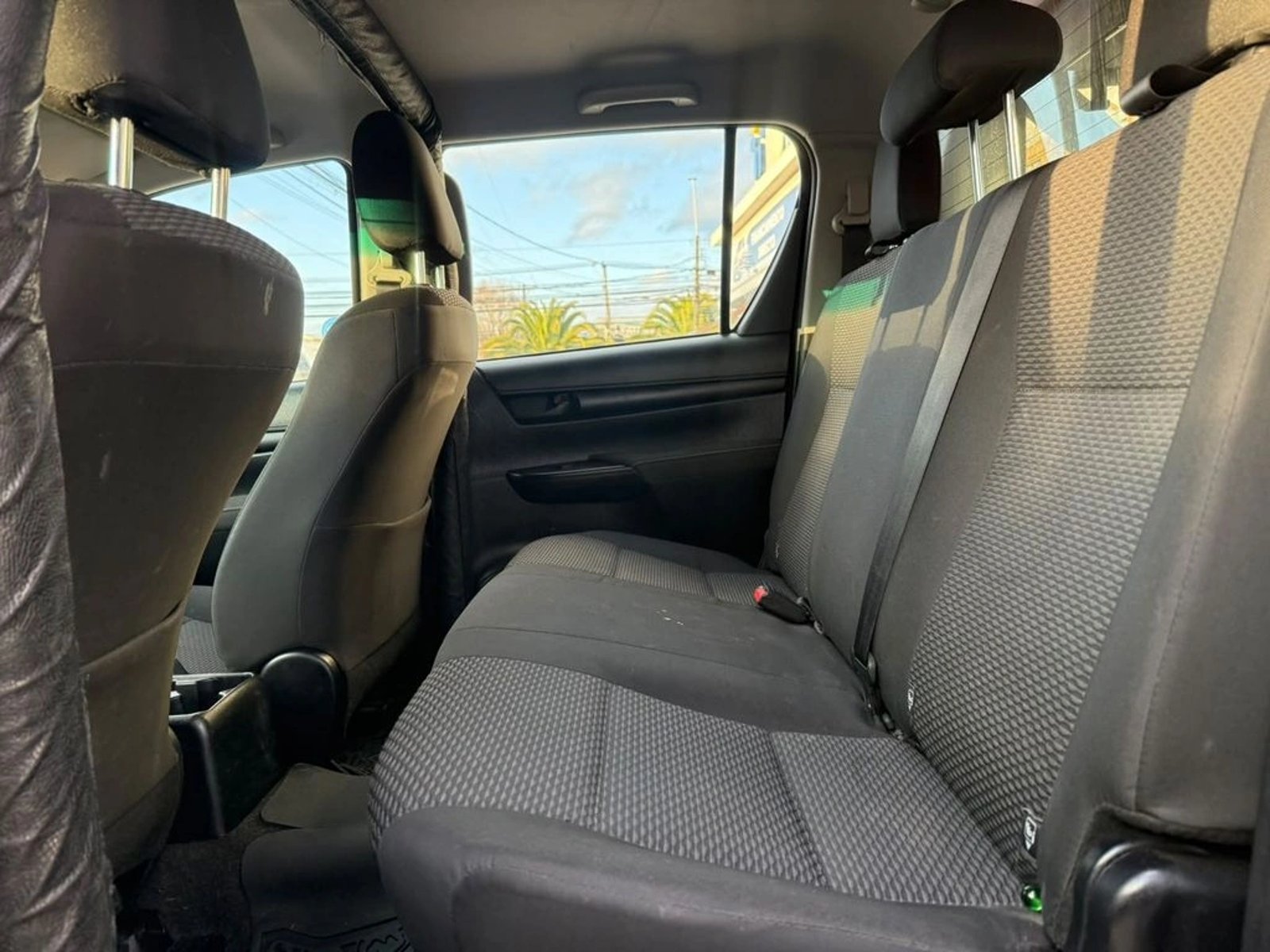 TOYOTA HILUX 2.4 TTS 4X4 MT 2024 - Imagen 9 de 12
