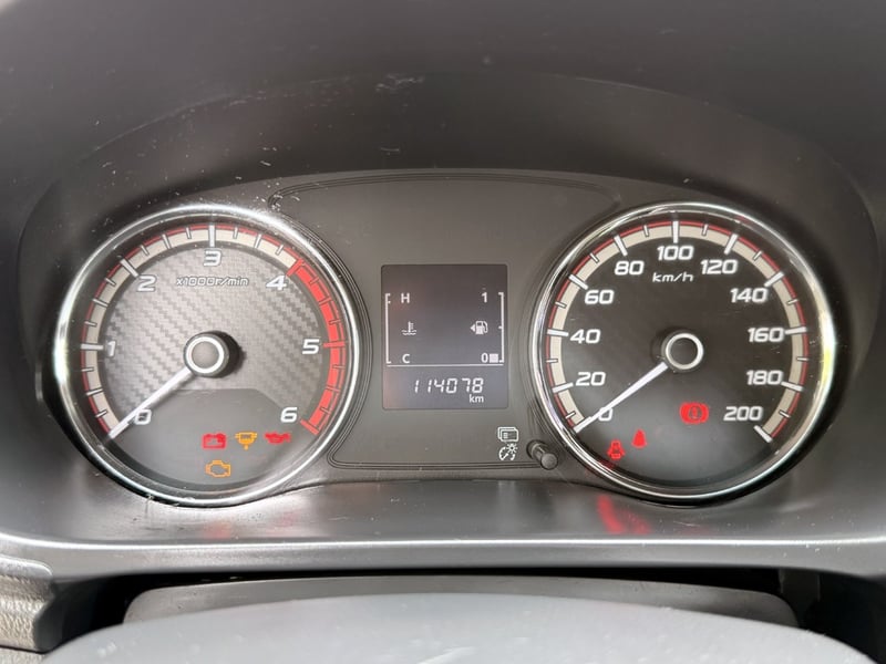 Mitsubishi L200 KATANA CRT 2023 - Imagen 16 de 20