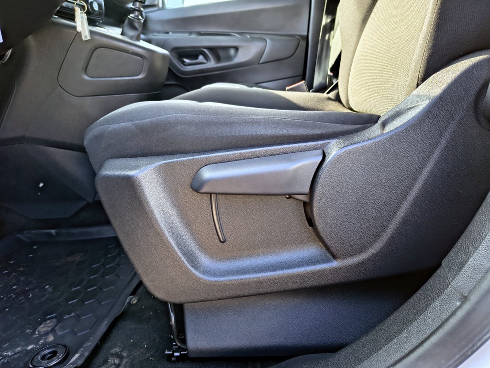 PEUGEOT PARTNER PARTNER L1 1.5 Diesel 4X2 T/M 2024 - Imagen 9 de 16