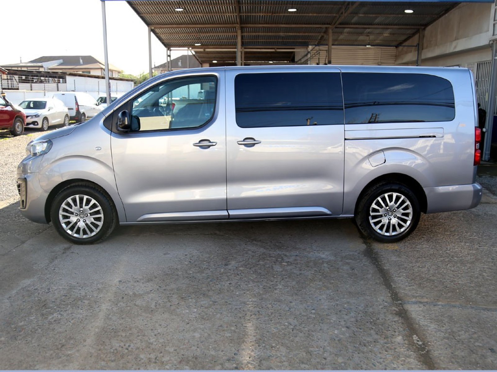 Peugeot TRAVELLER L3 BLUE HDI 180 2.0 2022 - Foto 5 de 20