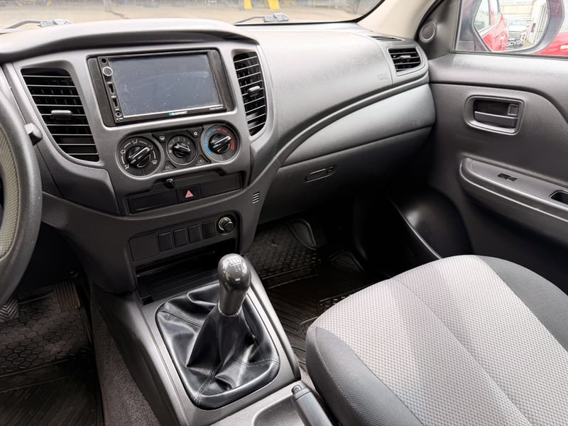 Mitsubishi L200 KATANA CRT 2023 - Imagen 15 de 20