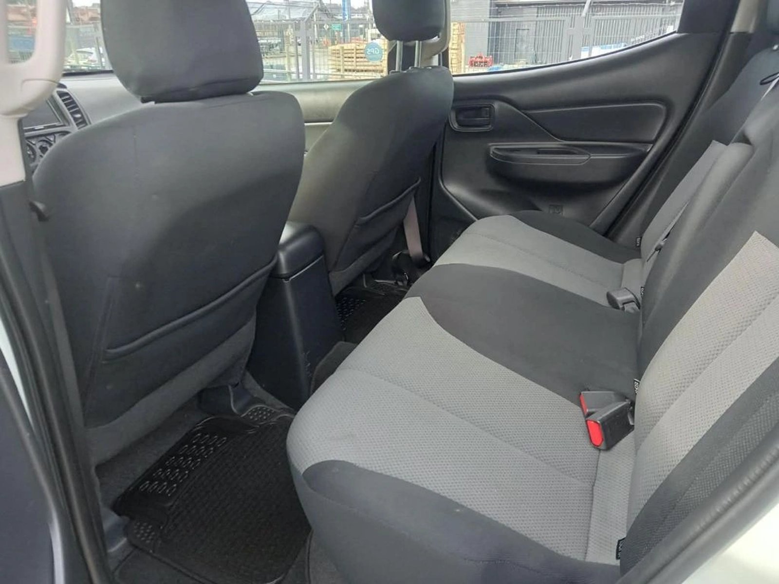 Mitsubishi L200 KATANA CR 2023 - Imagen 6 de 8
