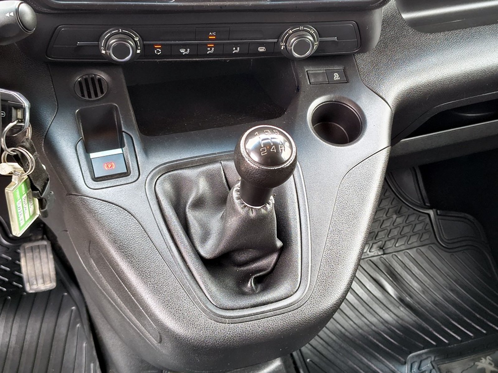 Peugeot PARTNER L1 1.6 Diesel 4x2 T/M 2022 - Imagen 14 de 17