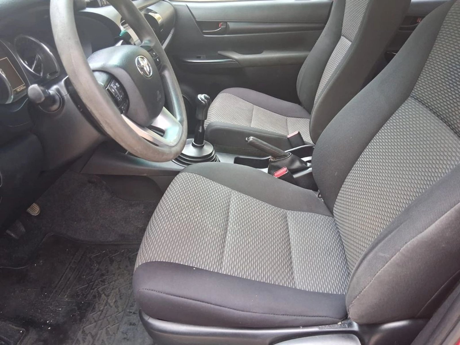 TOYOTA HILUX 2.4 DX DC 6MT 4X4 2022 - Imagen 6 de 15