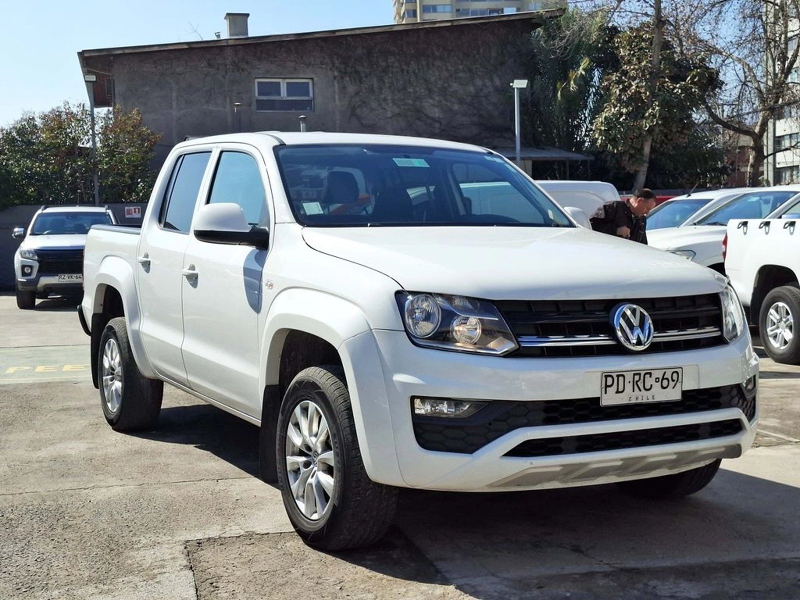 Volkswagen AMAROK TREDLINE 2.0 MT 4X2 2021 - Foto 3 de 20