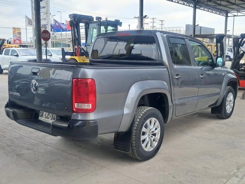 Volkswagen AMAROK TRENDLINE 2.0 4x2 MT 2023 - Imagen 6 de 20
