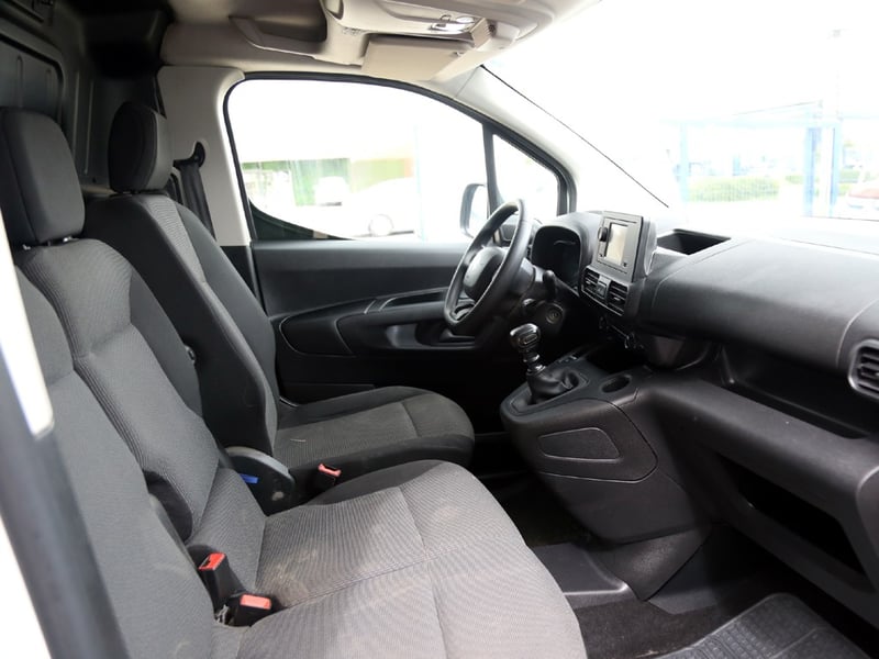 Citroën BERLINGO BLUEHDI 1.5 2024 - Imagen 16 de 20