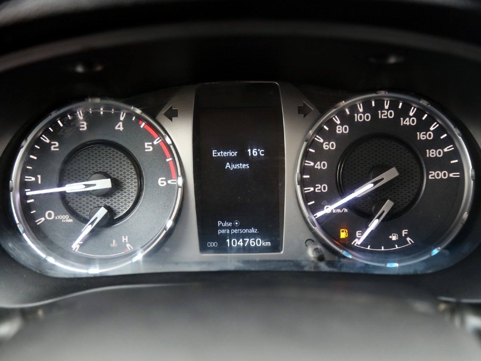 TOYOTA HILUX DX 2.4 4x2 MT 2022 - Imagen 19 de 20