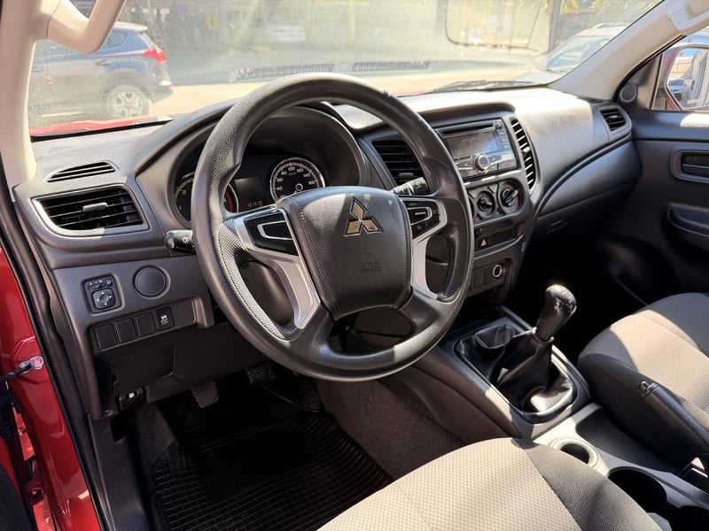 Mitsubishi L200 KATANA CR 2.4 4X2 2022 - Imagen 11 de 20