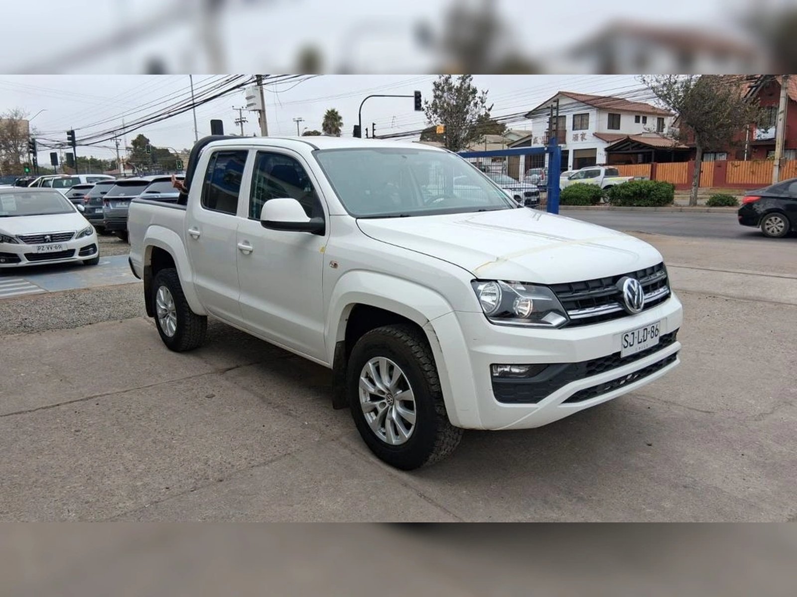 VOLKSWAGEN AMAROK 2.0 TRENDLINE DIESEL 4MOTION 4X4 DOB. CAB. MT 4P 2023 - Foto 3 de 19
